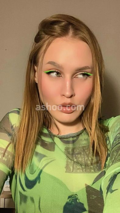 Девушка на час в Петербургском метро: удобство или риск?